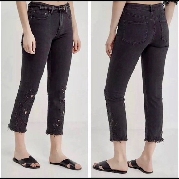 FREE PEOPLE Cutwork Cigar Dark Wash Black Faded
High Rise Cropped Jean Pants 25 - Picture 1 of 9
